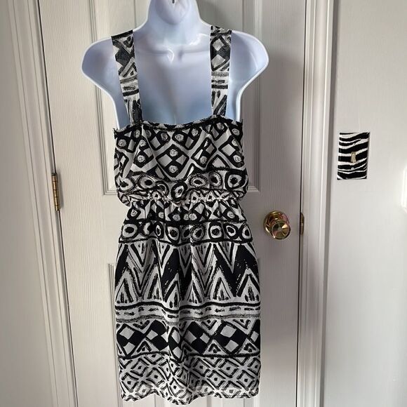 Neon accent Aztec pattern dress - Picture 3 of 4